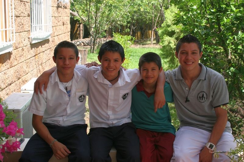 Caetano mit seinen Brüdern im nph-Kinderdorf in El Salvador.
