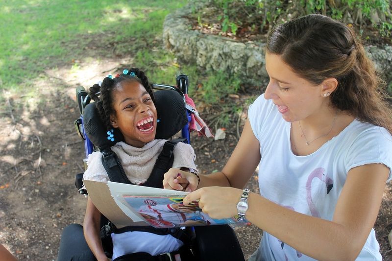 Im nph-Kinderdorf bekommen schwerstbehinderte Kinder, die nicht bei ihren Familien bleiben konnten eine Extraportion Liebe von der nph-Familie.